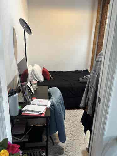 LOOKING FOR ROOMMATE LEASE TAKEOVER