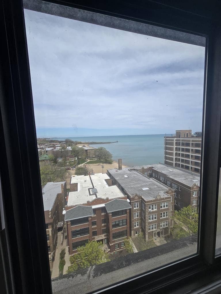 Looking for a Roommate~!