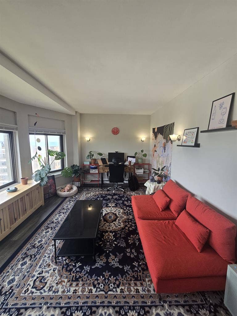 Looking for a Roommate~!