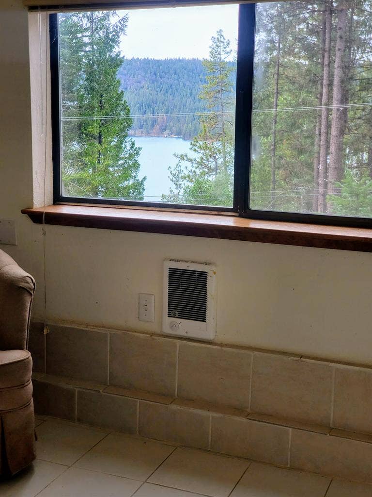 Creative lakeside zen sanctuary