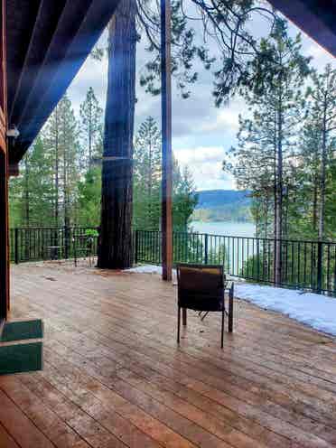 Creative lakeside zen sanctuary