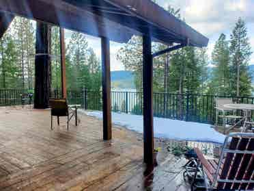 Creative lakeside zen sanctuary