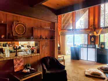 Creative lakeside zen sanctuary
