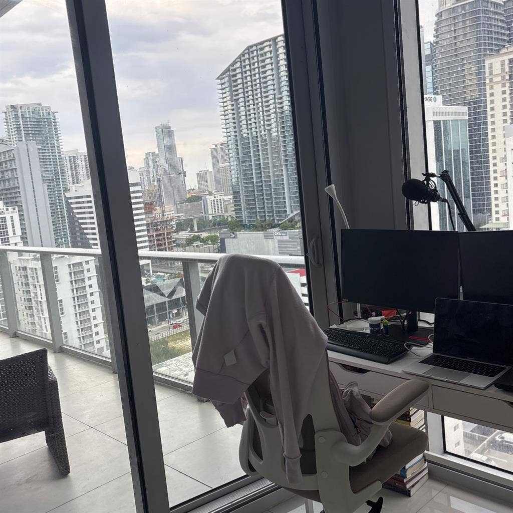 Looking for roommate