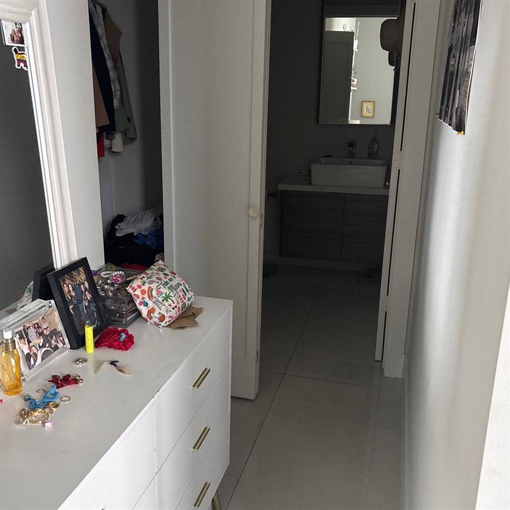 Looking for roommate