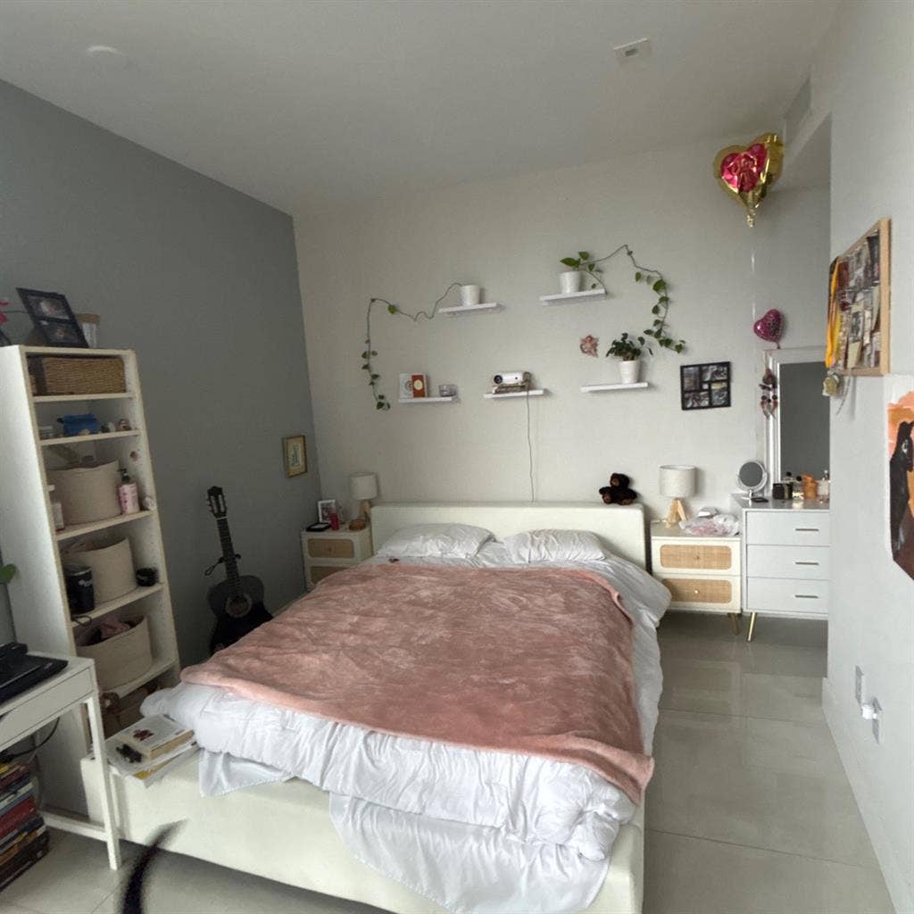 Looking for roommate