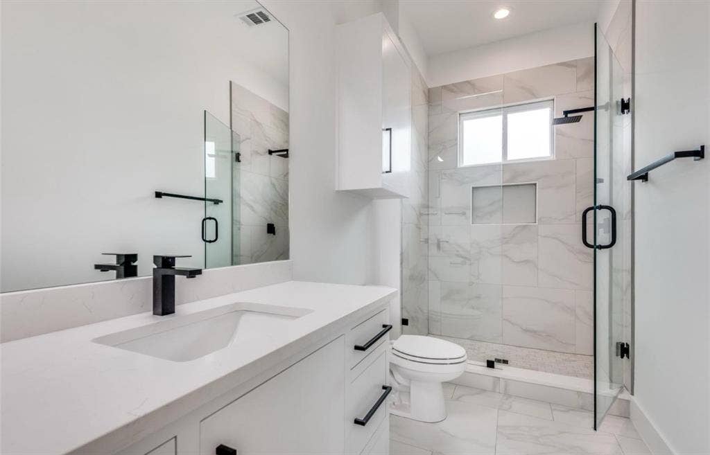 Spacious room w/ private restroom