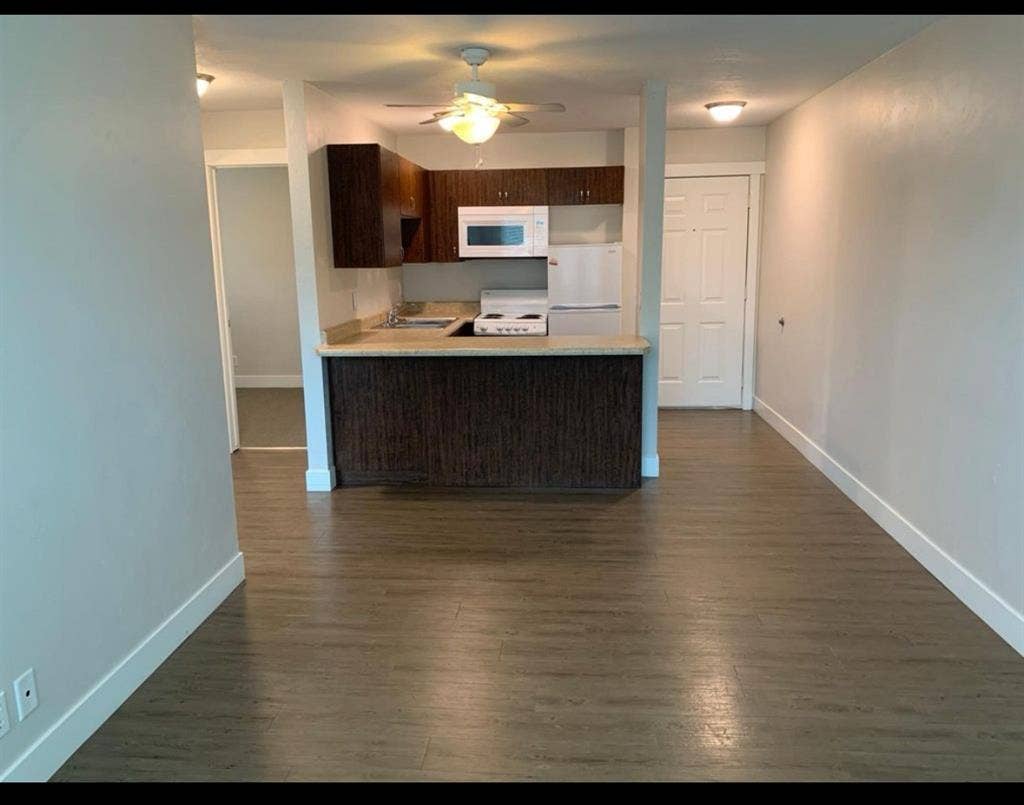bath. Looking for a Roomate