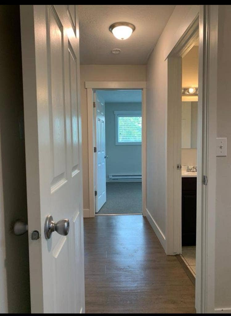 bath. Looking for a Roomate