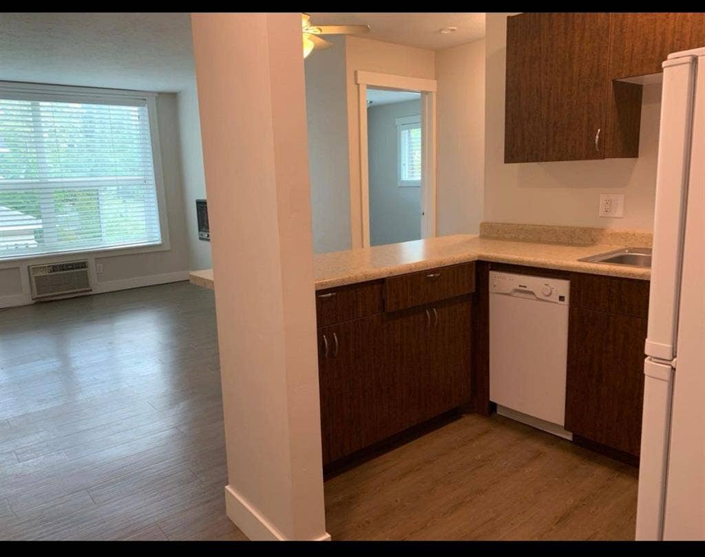 bath. Looking for a Roomate