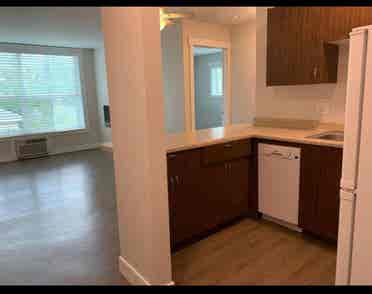 bath. Looking for a Roomate