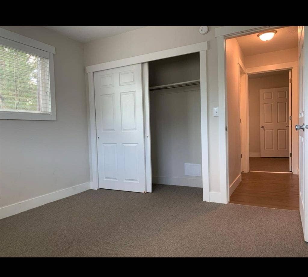 bath. Looking for a Roomate