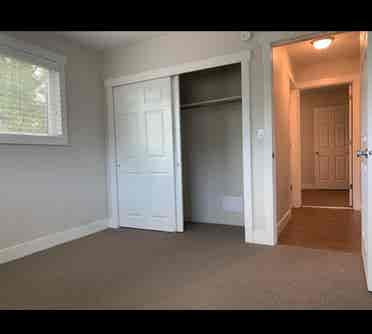 bath. Looking for a Roomate