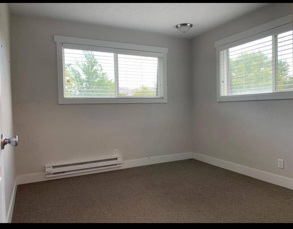 bath. Looking for a Roomate
