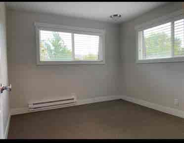 bath. Looking for a Roomate
