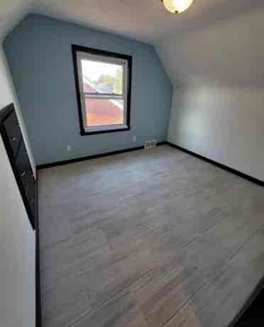 Looking for Roommate offering Rooms