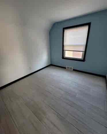 Looking for Roommate offering Rooms
