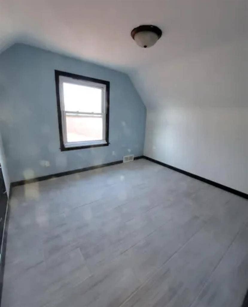 Looking for Roommate offering Rooms