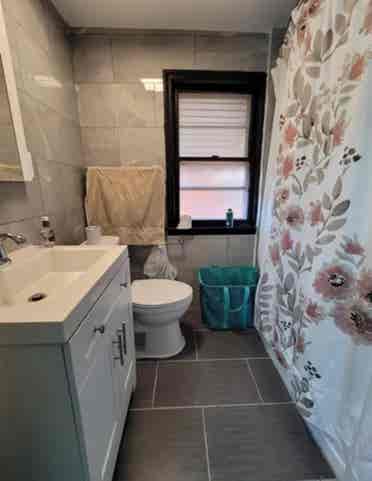 Looking for Roommate offering Rooms