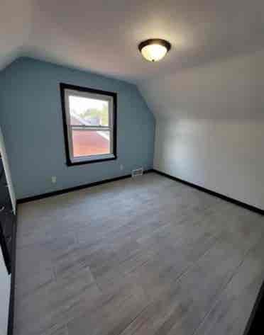 Looking for Roommate offering Rooms