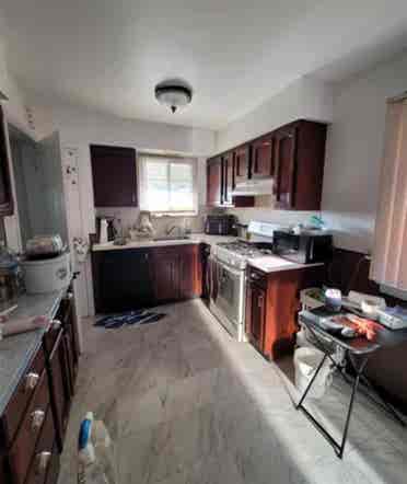 Looking for Roommate offering Rooms