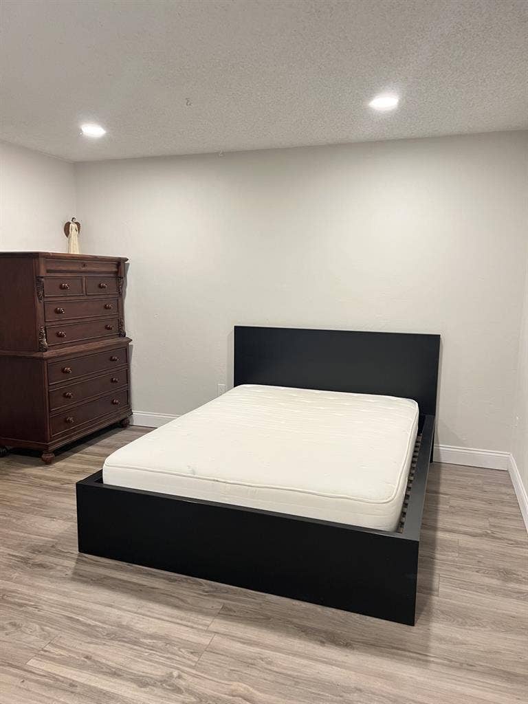 Furnished master bedroom for rent