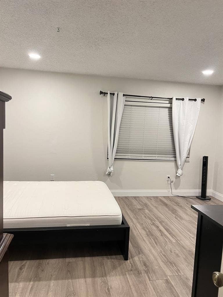 Furnished master bedroom for rent