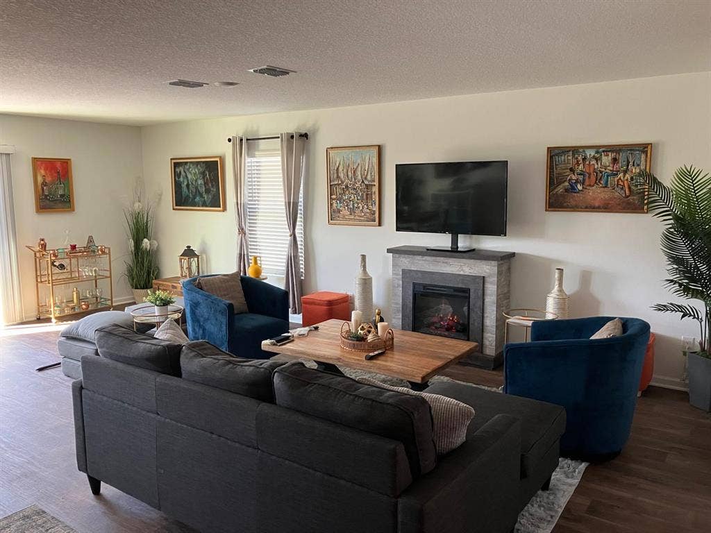 Cozy furnished room & private bath