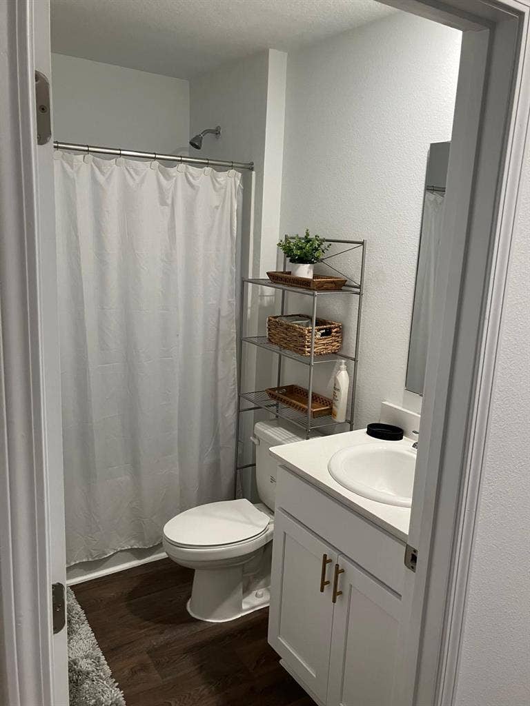Cozy furnished room & private bath