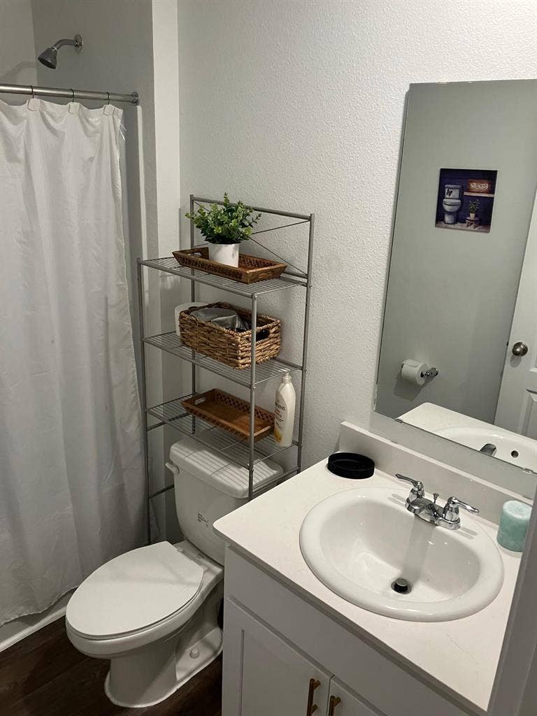 Cozy furnished room & private bath