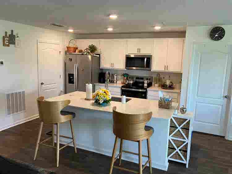 Cozy furnished room & private bath
