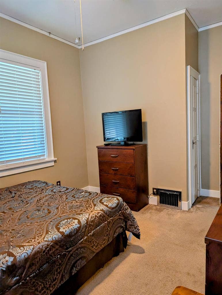 Fully furnished room in quiet home