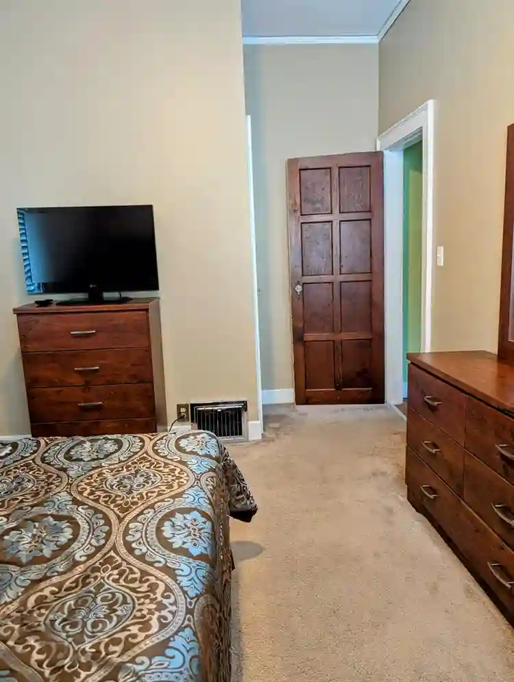 Fully furnished room in quiet home