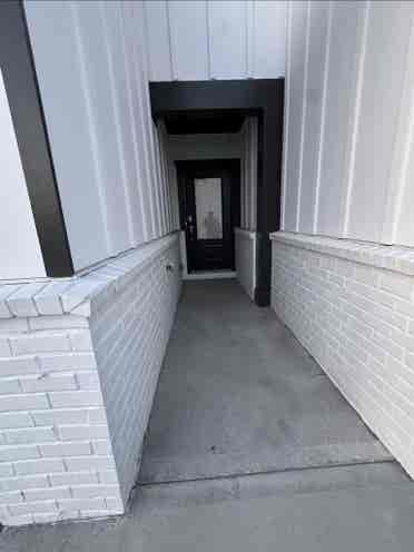 Looking for Roommate