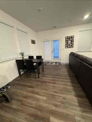 Looking for Roommate