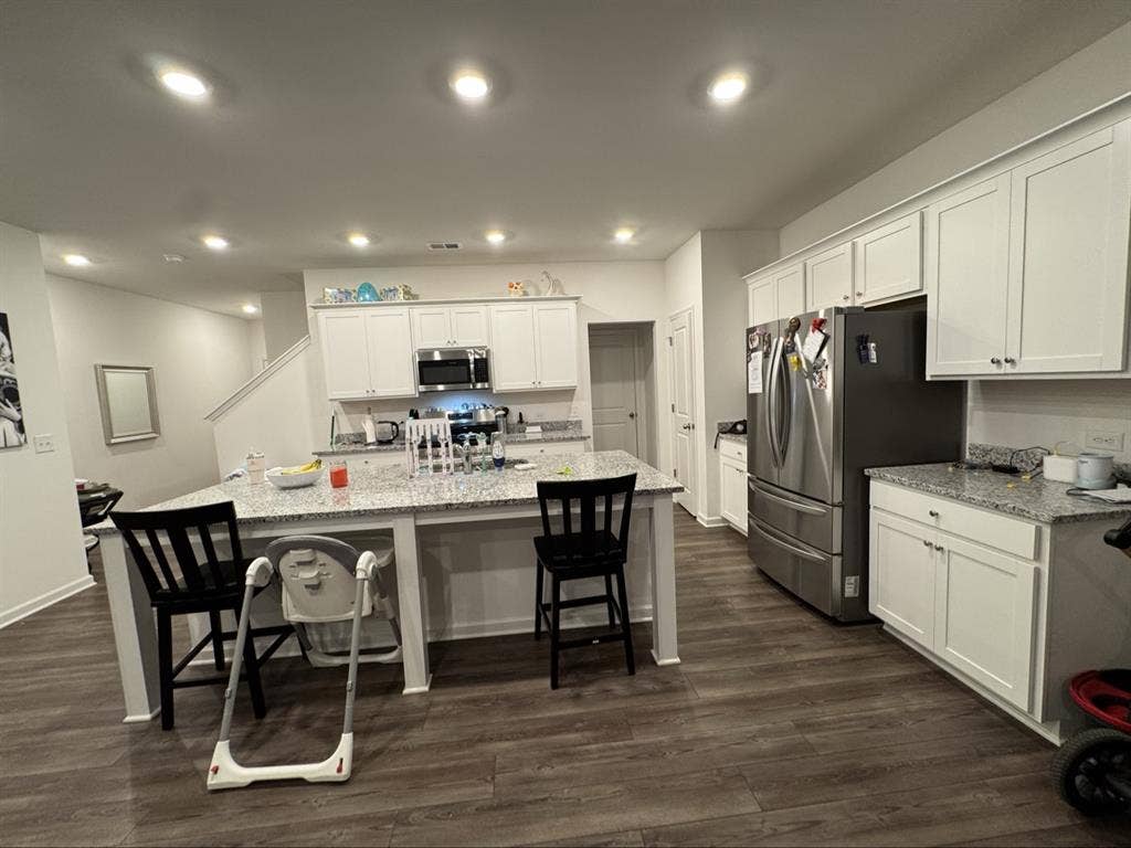 Looking for Roommate