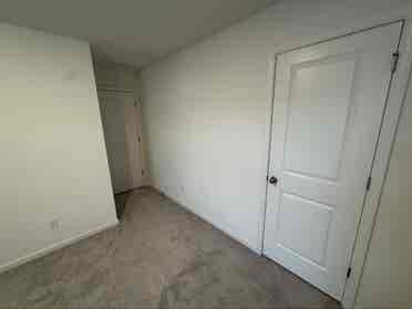 Looking for Roommate