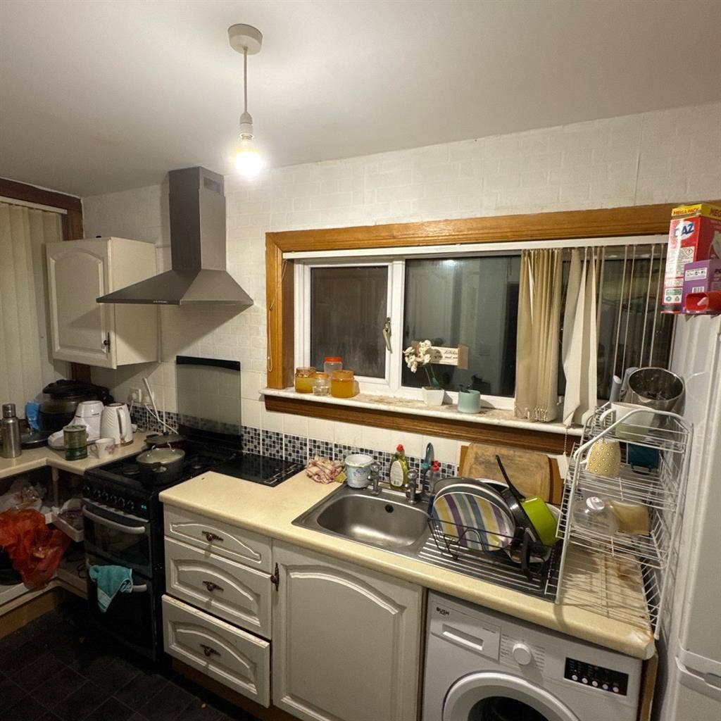 Sharing Room for a female