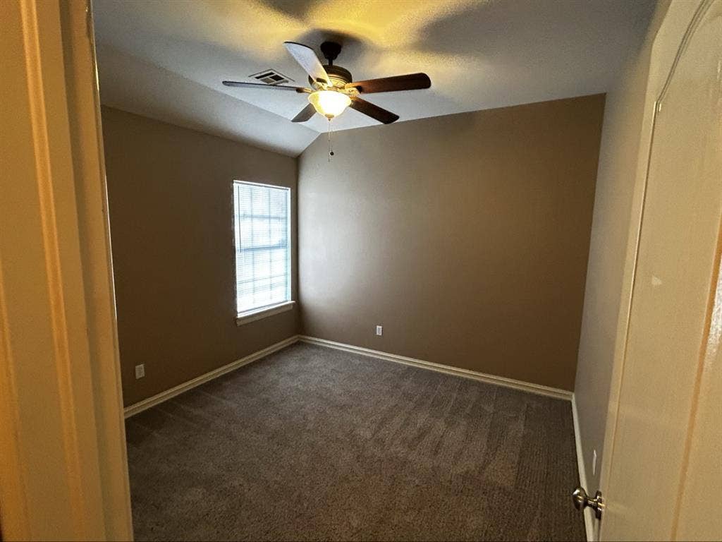 Room for Rent! Starting June