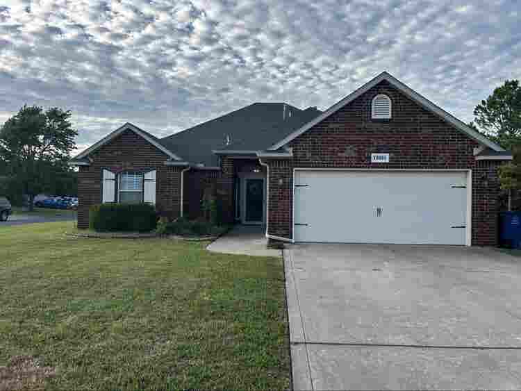 Room for Rent! Starting June
