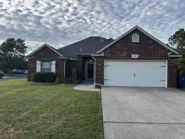 Room for Rent! Starting June