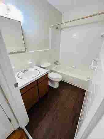 Looking for Roommate