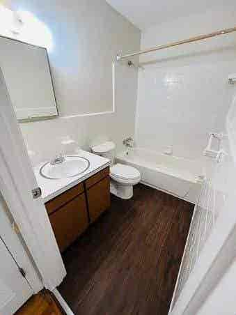 Looking for Roommate