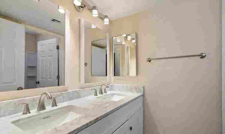 Single room + private bathroom