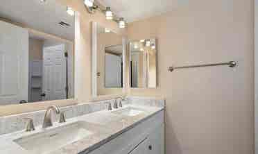 Single room + private bathroom