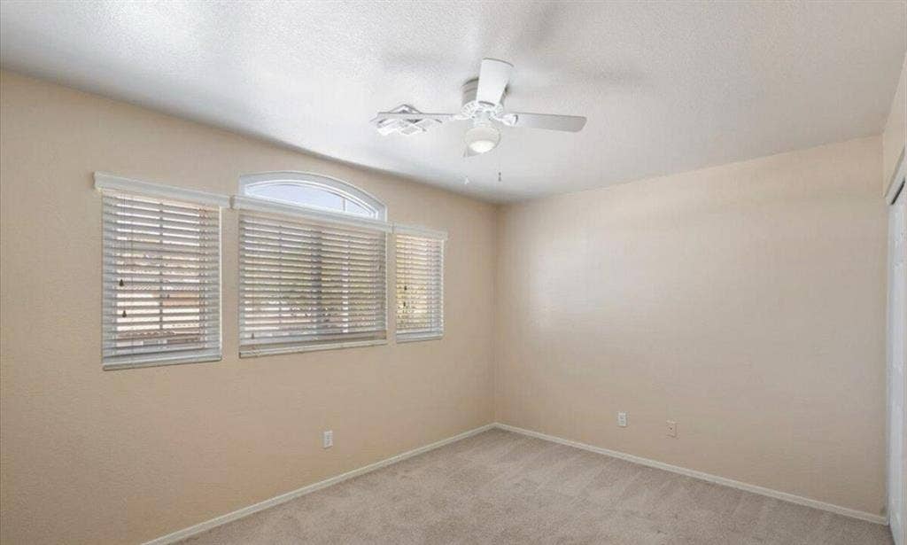 Single room + private bathroom