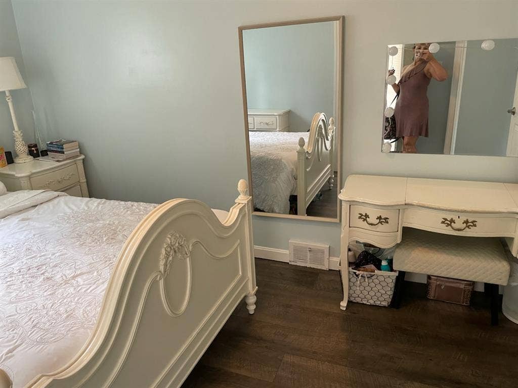 Room Available in Cottage!