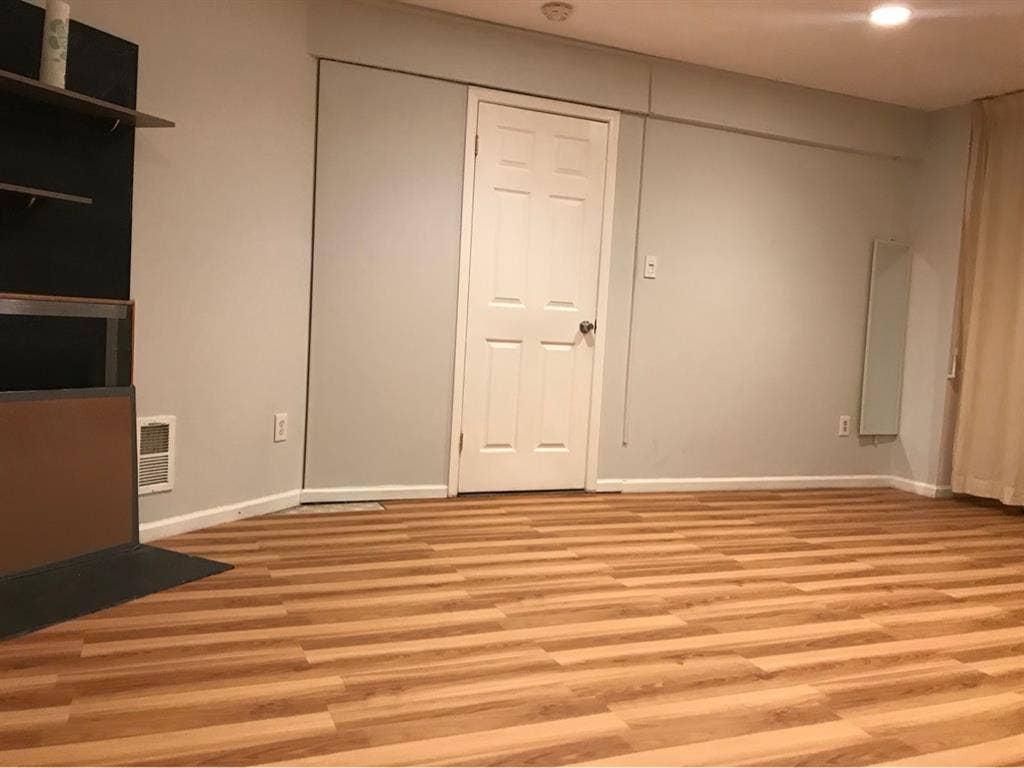 Basement Studio Dunn Loring sqft