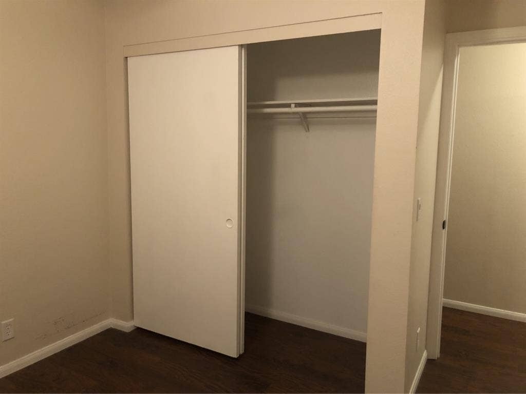 House share, private bath,