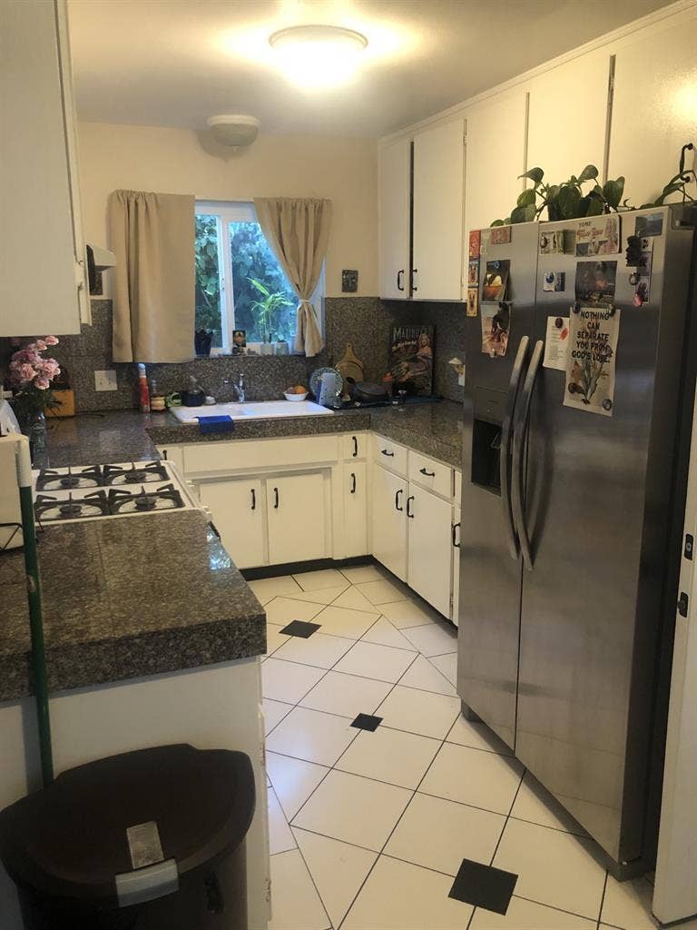 House share, private bath,